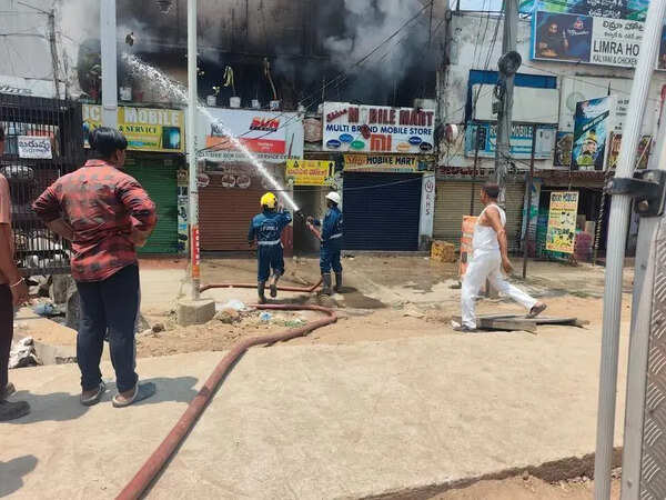 LPG cylinder blast triggers blaze at hotel in Patancheru