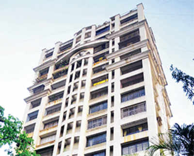 Labourer falls to death from Chembur high-rise, interior designer booked