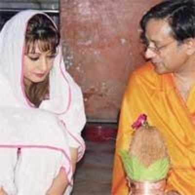 Tharoor's new innings starts with pilgrimage