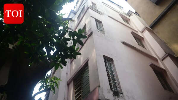 Decomposed bodies of ‘couple’ found in locked Golf Green flat in Kolkata