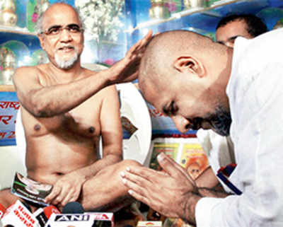 Sorry figure: Dadlani holds his ears, apologises to Jain monk