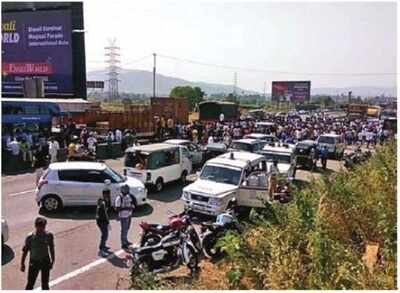 Sand miners block Mumbai-Ahmedabad highway