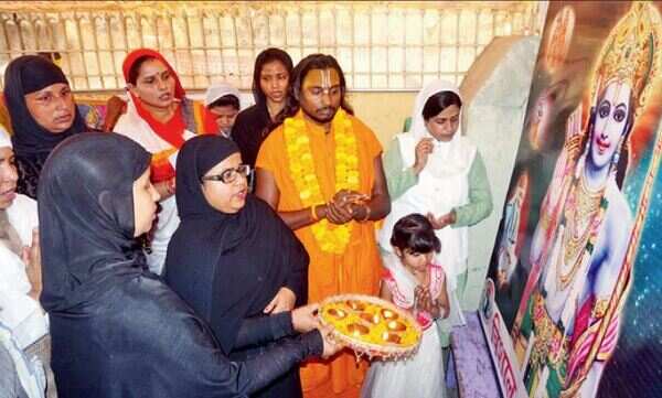 Muslim women in Varanasi perform Ram aarti in Urdu