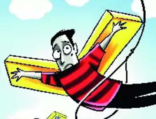 Corporate employee caught smuggling 200g gold at KIA