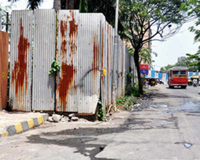 ‘Sushil Kumar trust’ grabs part of Bandra road, drain