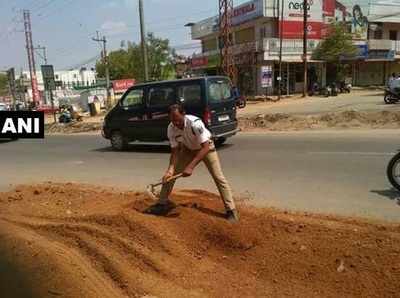 Telangana cop fills potholes on the festival day, social media pours in praises