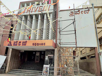 Man falls to death while changing poster at theatre