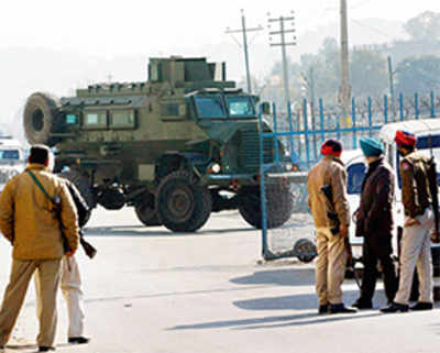Pak militants target IAF base