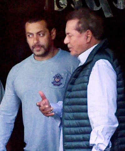 Salman fan allegedly attempts suicide outside High Court