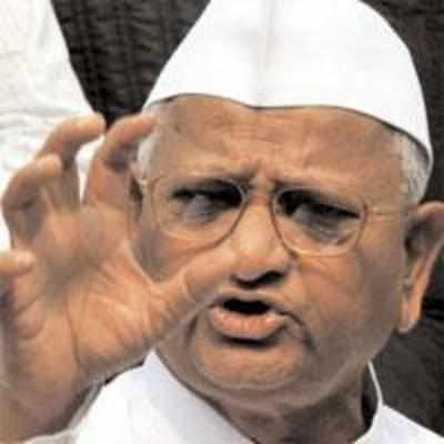 AnnaLeaks: Hazare to shut blog as new row erupts