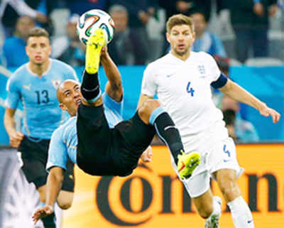 Suarez gives Uruguay 2-1 win over England
