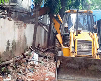 BMC demolishes illegal unit on Juhu Tara Road at MLA’s insistence