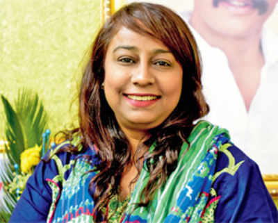 Geeta Gawli to meet CM Fadnavis, a day after visiting Sena leaders