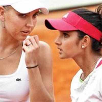 Unseeded Czech pair thwart Sania-Elena's French Open title bid