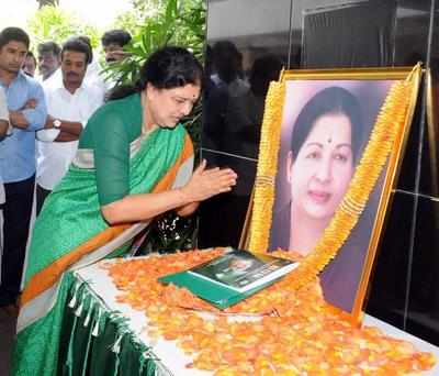 Tamil Nadu: VK Sasikala's nephew threatens to release hospital clips of J Jayalalithaa