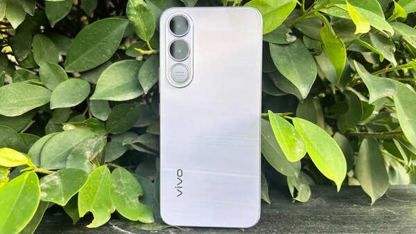 Vivo V70 FE review: Fan edition done right