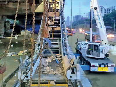 MMRDA starts installing escalators for Metro 7