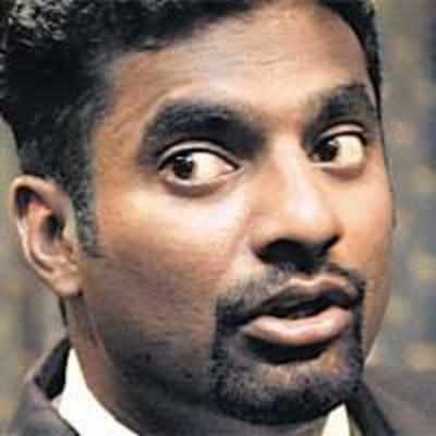 Murali out with knee injury