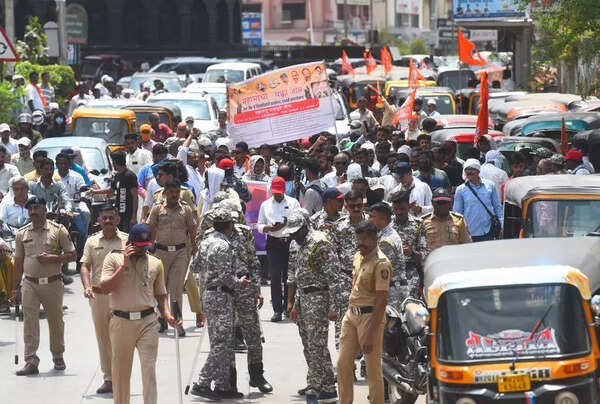 Autorickshaw drivers conduct stir in Chhatrapati Sambhajinagar to protest fuel crisis