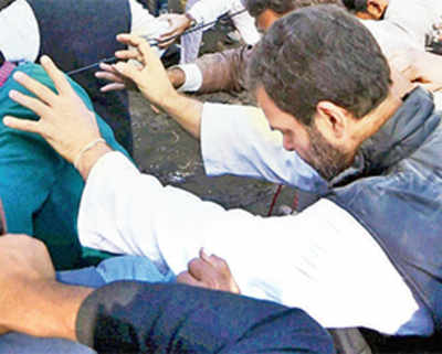 Drama over Delhi demolition: Kejriwal calls Rahul a child