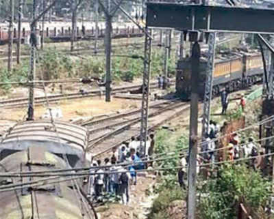 Engines of a moving train uncouple at Kurla Station