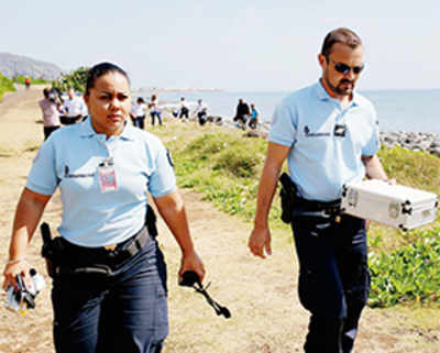 Search for MH370: New debris turns out to be house ladder