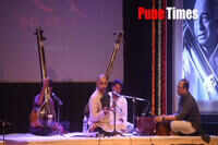 Rahul Dehpande casted a musical spell on the art enthusiasts of the city with their performance 