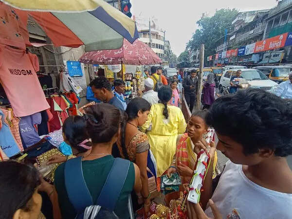 PMC extends licence renewal deadline for hawkers to May-End; 3,000 yet to comply