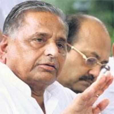 Mulayam does a U-turn on Kalyan