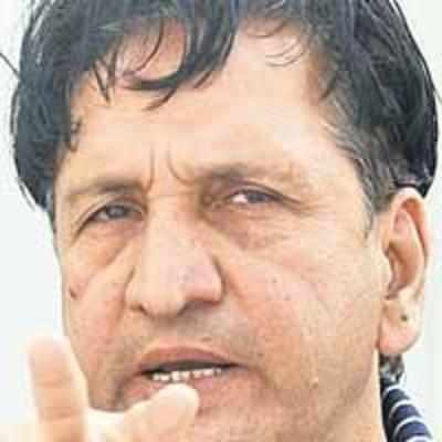 Chief selector Qadir quits