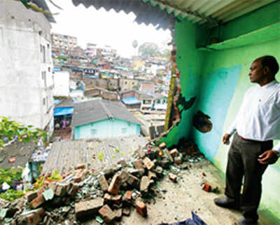 3 injured after building’s second floor ceiling comes crashing down