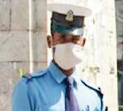 Cloth masks offer poor protection against air pollution
