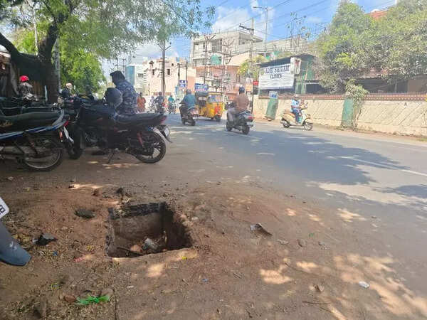 Open cable pits irk residents in Trichy
