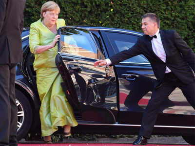 Merkel ends self-quarantine, resumes office after 2 weeks