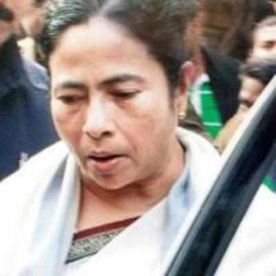 Knives out as TMC leaders target their ire at Congress