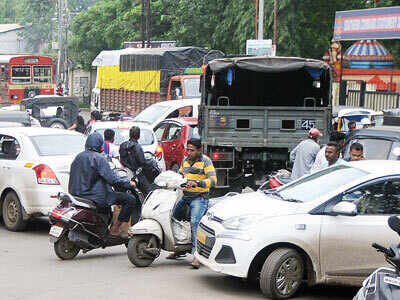 Traffic troubles haunt Ghorpadi Gaon locals Traffic troubles haunt Ghorpadi Gaon locals