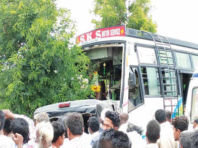 12 killed in bus-auto accident in Chikkaballapur