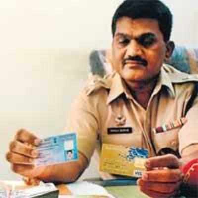 Police bust fake credit card scam in Goregaon