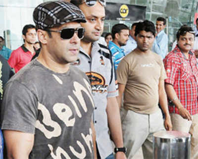 Plea asking Salman Khan to produce licence rejected