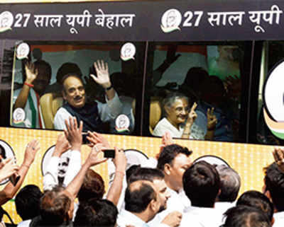 Sonia Gandhi flags off bus yatra for Cong UP campaign