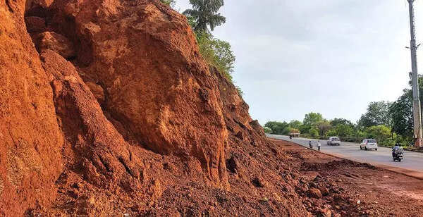 Loose boulders near Kundaim road pose risk
