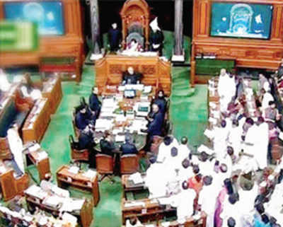Amma army disrupts LS, Cong sees BJP hand in it
