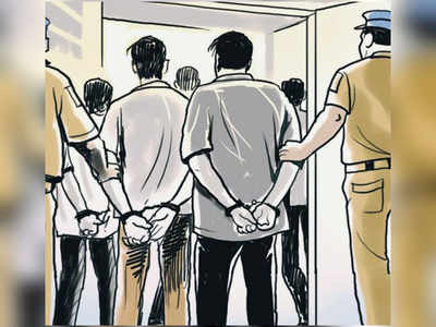 Six arrested in Khar robbery
