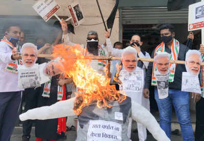 Mumbai Congress workers protest against Centre over fuel price hike, Covid-19 management