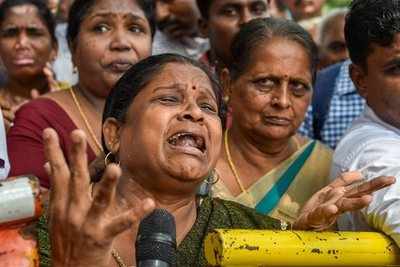 DMK leader M Karunanidhi supporters stay undeterred outside hospital
