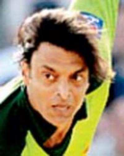 Akhtar caught tampering with the ball: reports