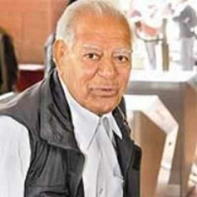 Dara Singh gives up the fight