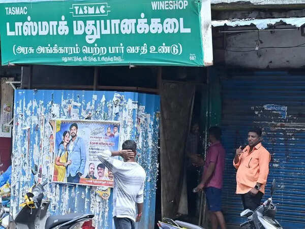 Tasmac bar owners’ association protests closure of liquor shops, says officials didn’t conduct proper study