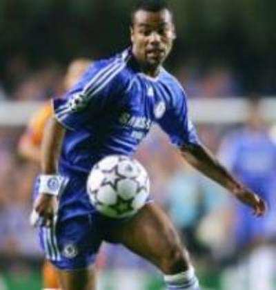 Manchester City pursue Ashley Cole