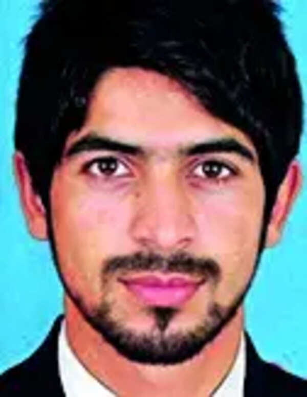Family of J&K man held in Saudi seeks Omar Abdullah's intervention for return